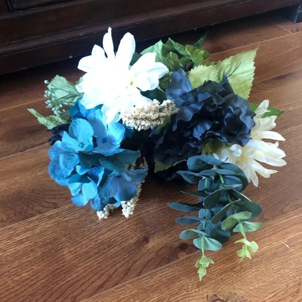Mainstays blue Mixed  artificial flower bunch